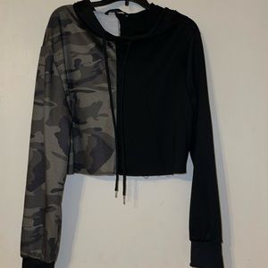 Women’s cropped hoodie